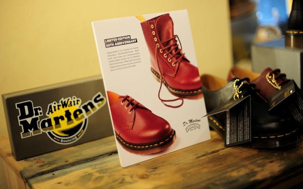 Акции производителя ботинок Dr. Martens упали до исторического минимума